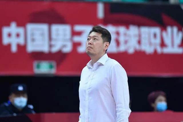 被玩弄的三个男人